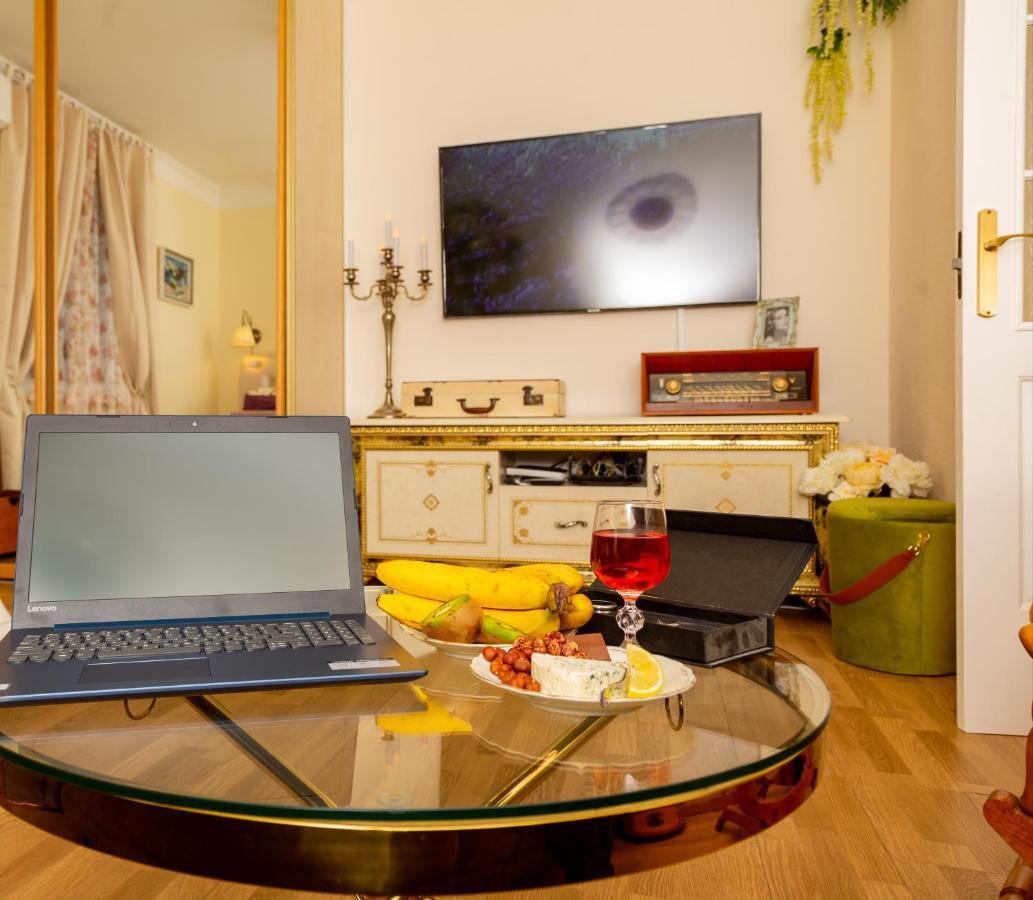 Ferienwohnung La Boheme - The Magic Of Riga & Free Parking Exterior foto